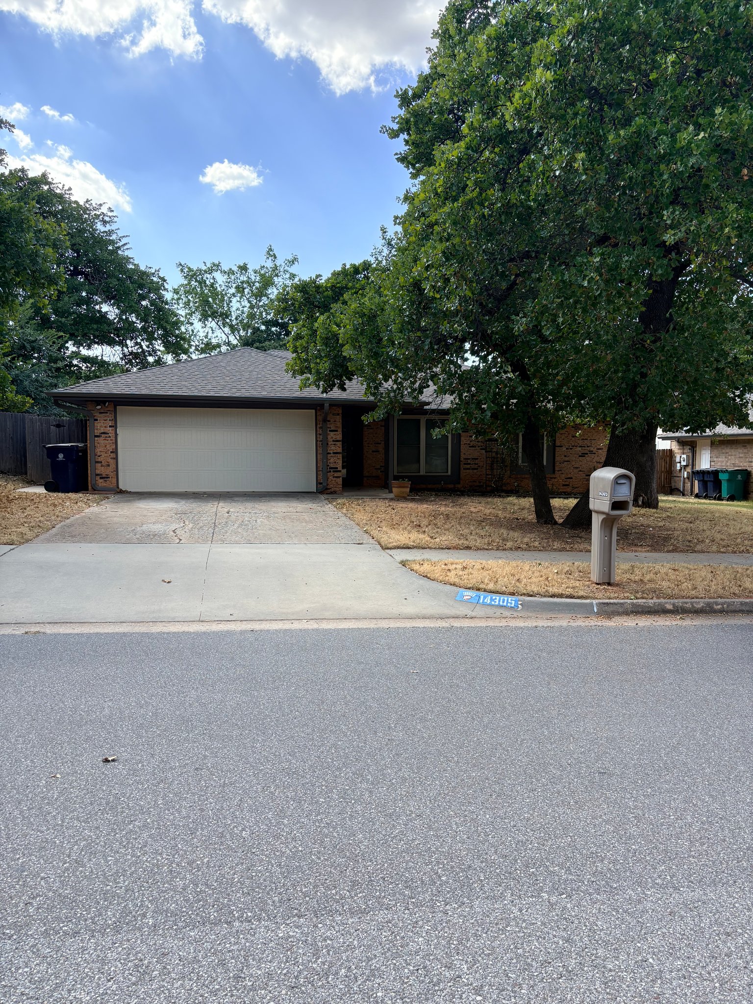 Edmond House: 14305 Scott St