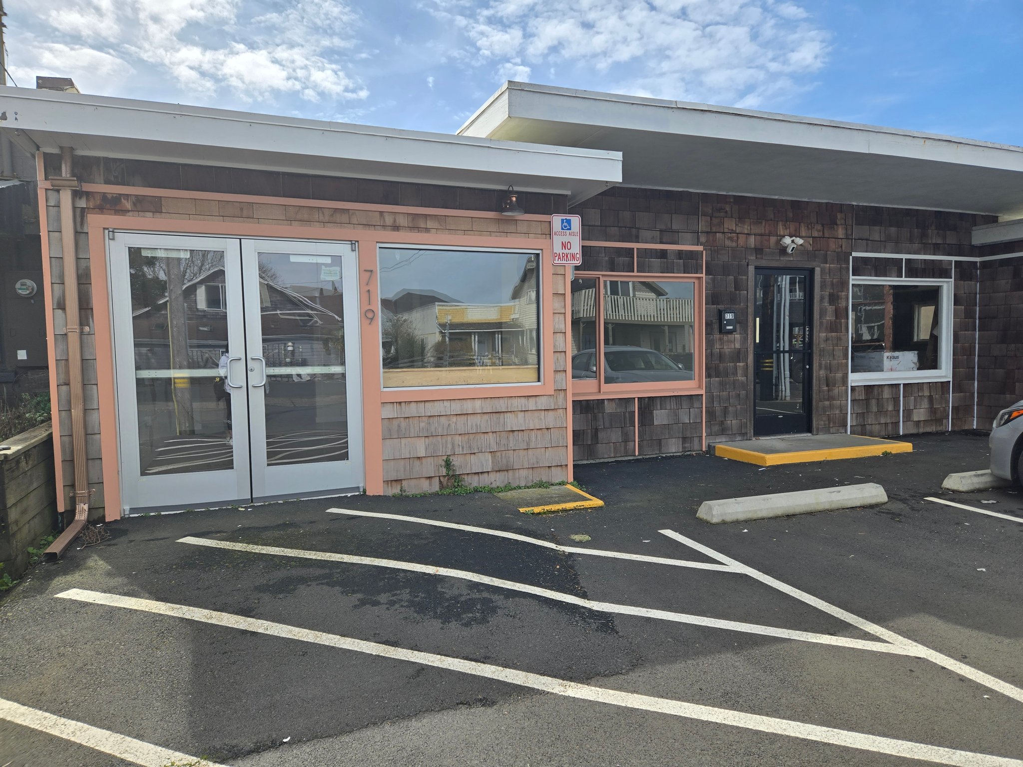 Seaside Other: 719 1 st ave