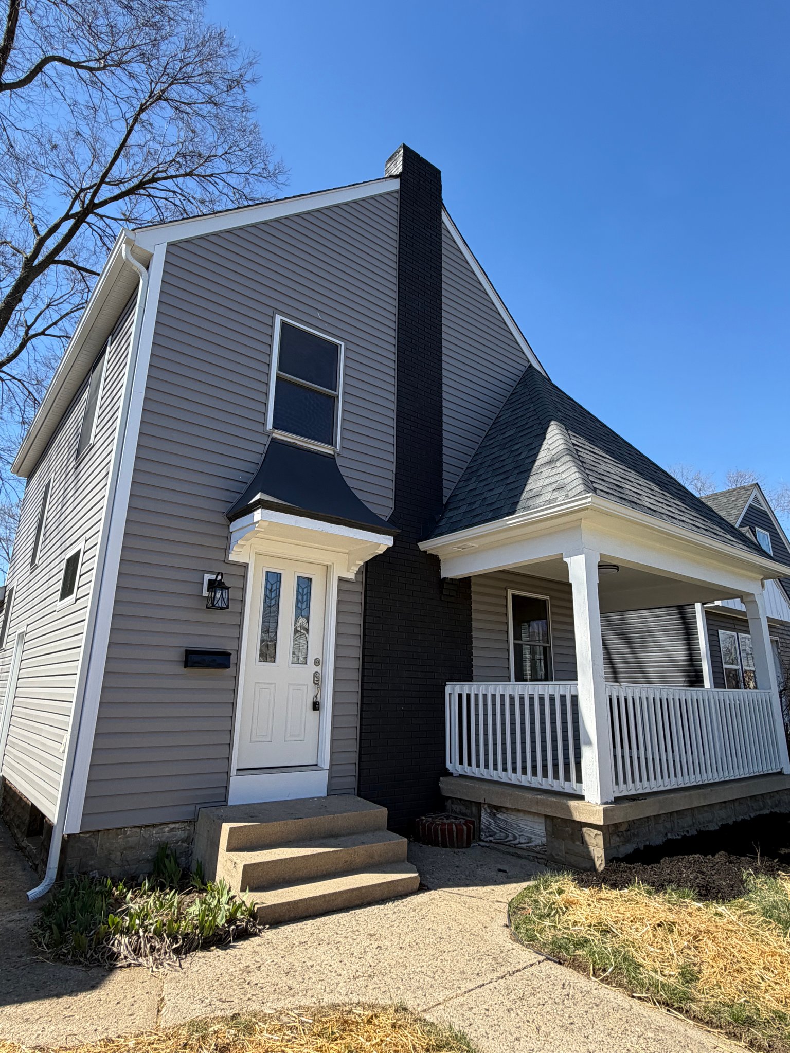 Columbus House: 1373 Oakwood Ave