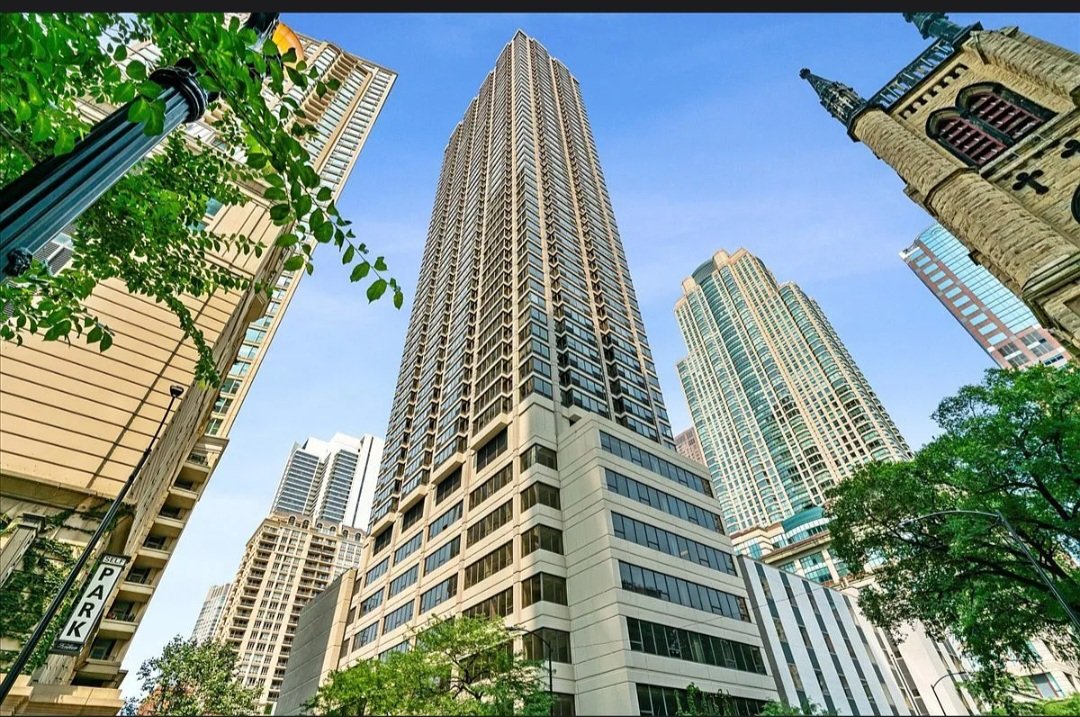 Chicago Condo: 30 E Huron St