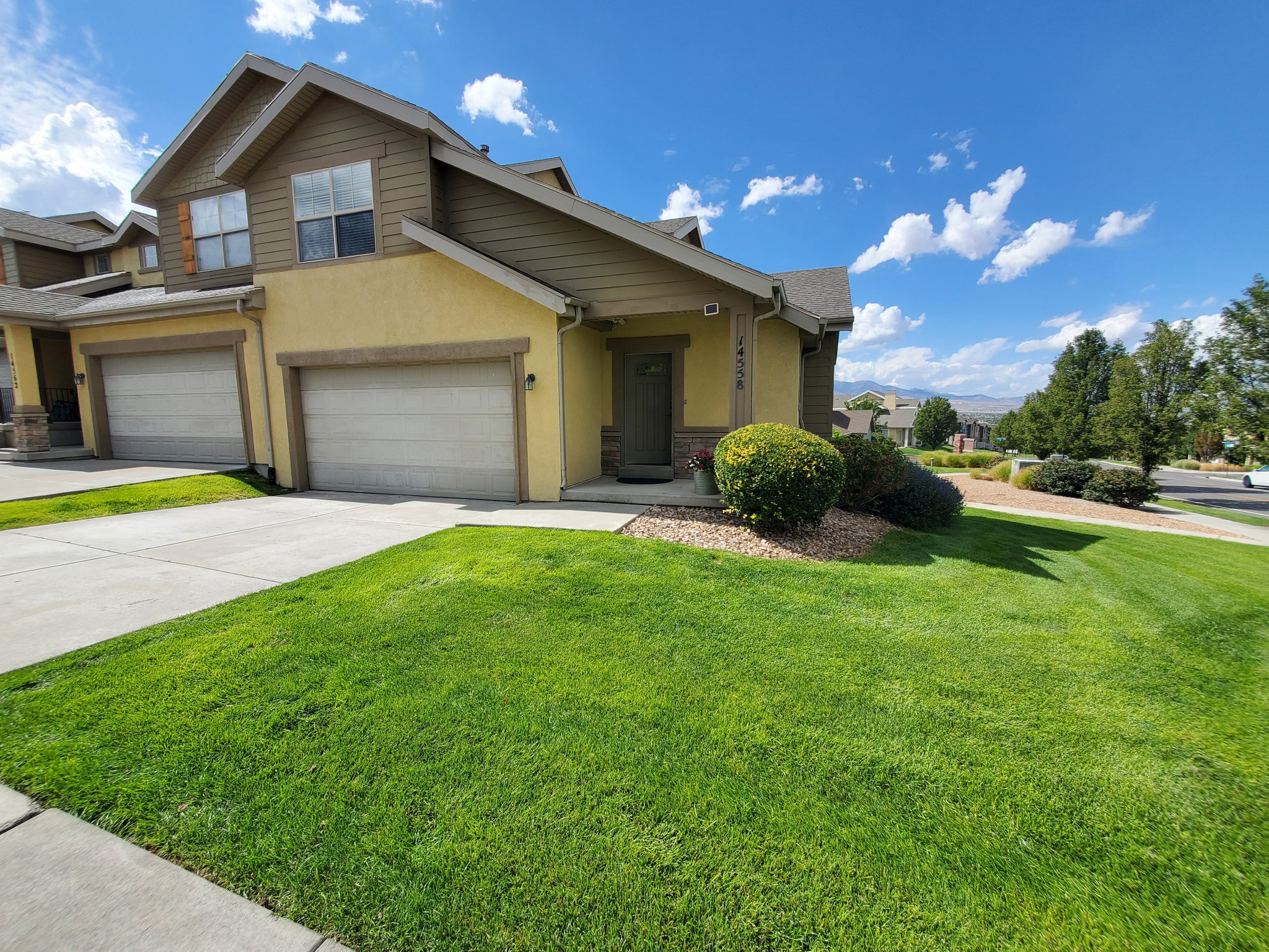 Herriman Townhome: 14558 S Pebble Rose Dr