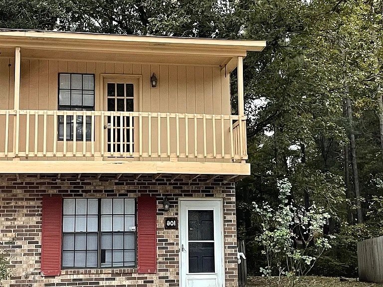 Summerville Townhome: 106 Kimeran Ln