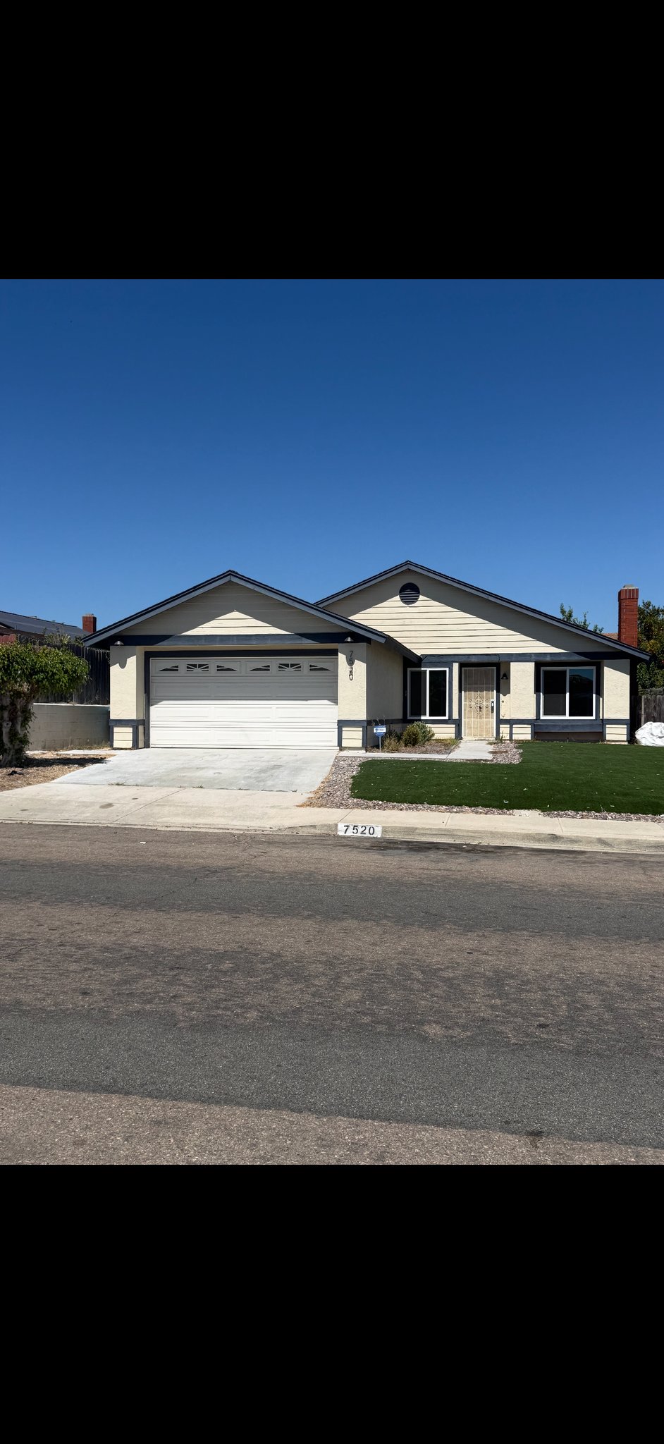 San Diego House: 7520 Woodbine Way