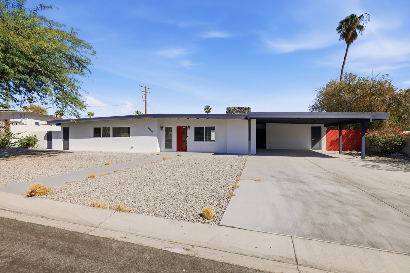 Cathedral City House: 68570 J St
