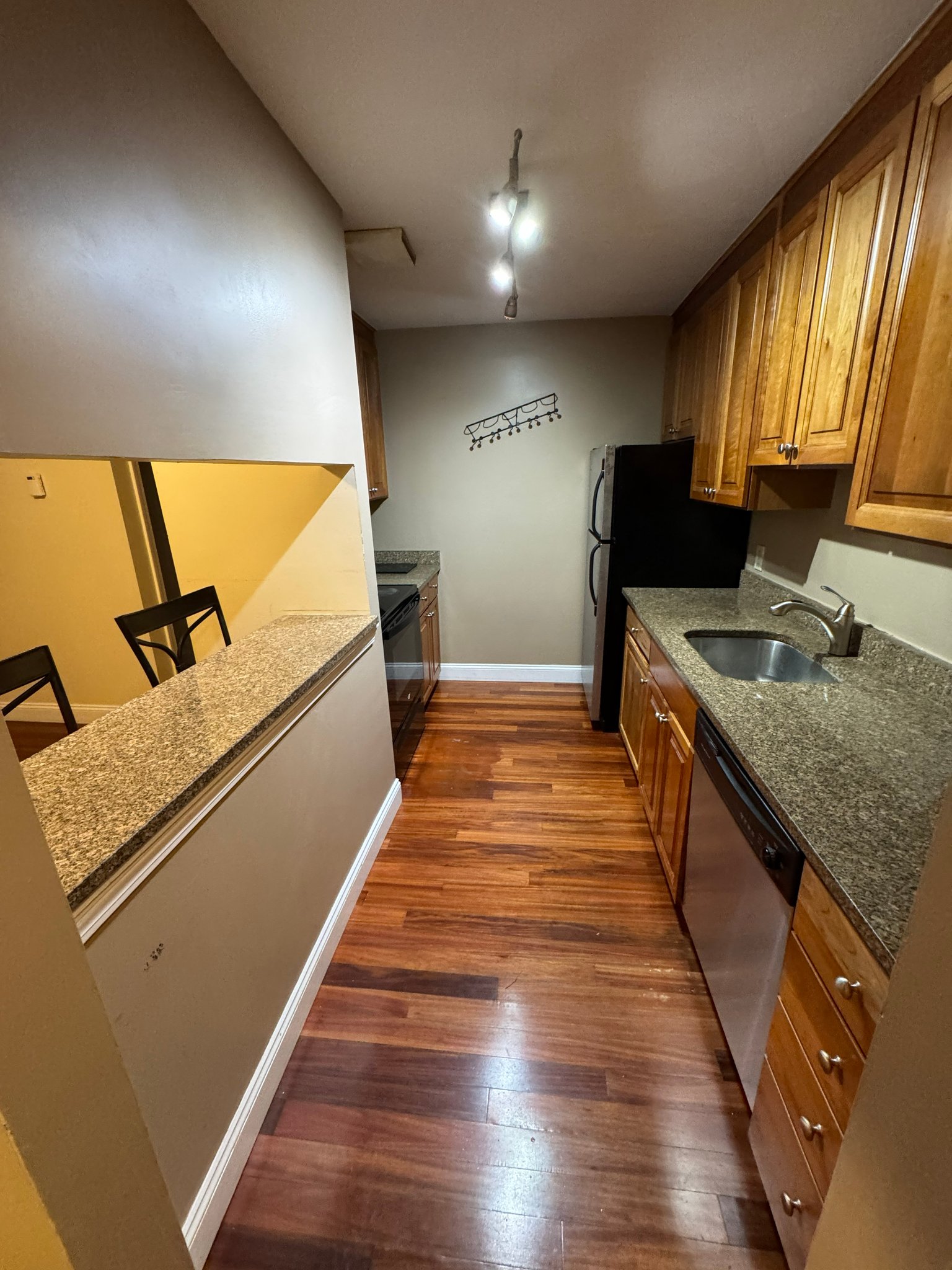 Manchester Condo: 230 Eastrn Ave
