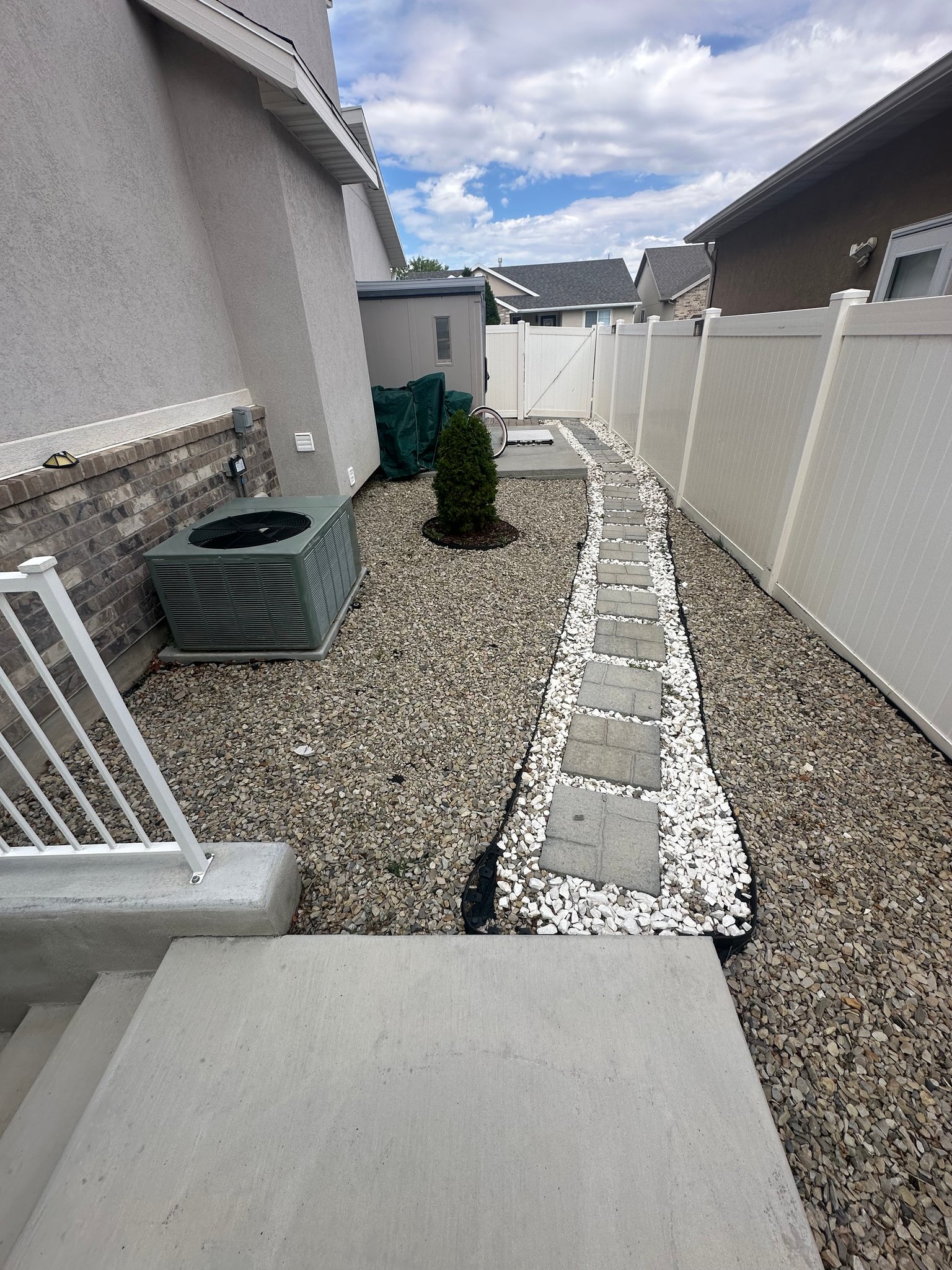 SOUTH JORDAN Multiplex: 4101 w Juniper HIlls Dr