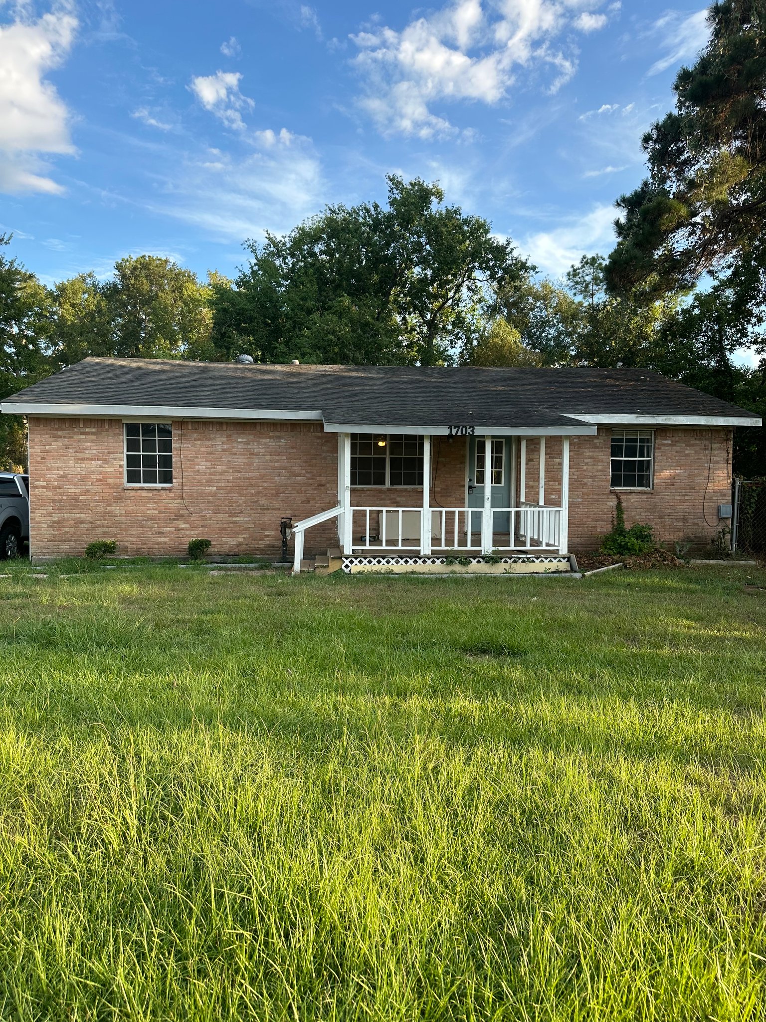 Conroe House: 1703 Orval Rd