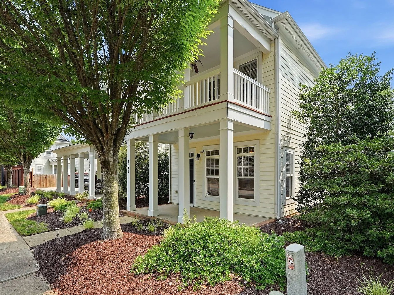 Raleigh House: 7815 Acc Blvd