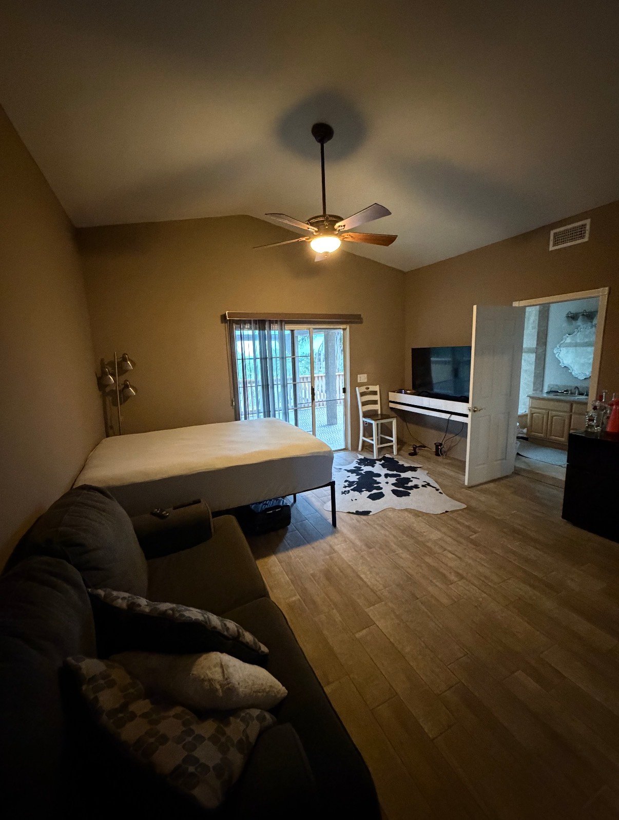 rancho cucamonga Single Room: 8247 jennet