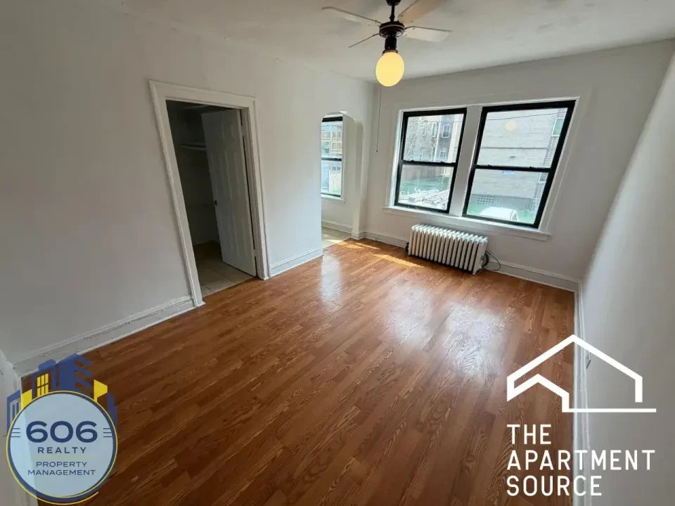 Chicago Apartment: 1135 West Lunt Avenue #402 Chicago, IL 60626