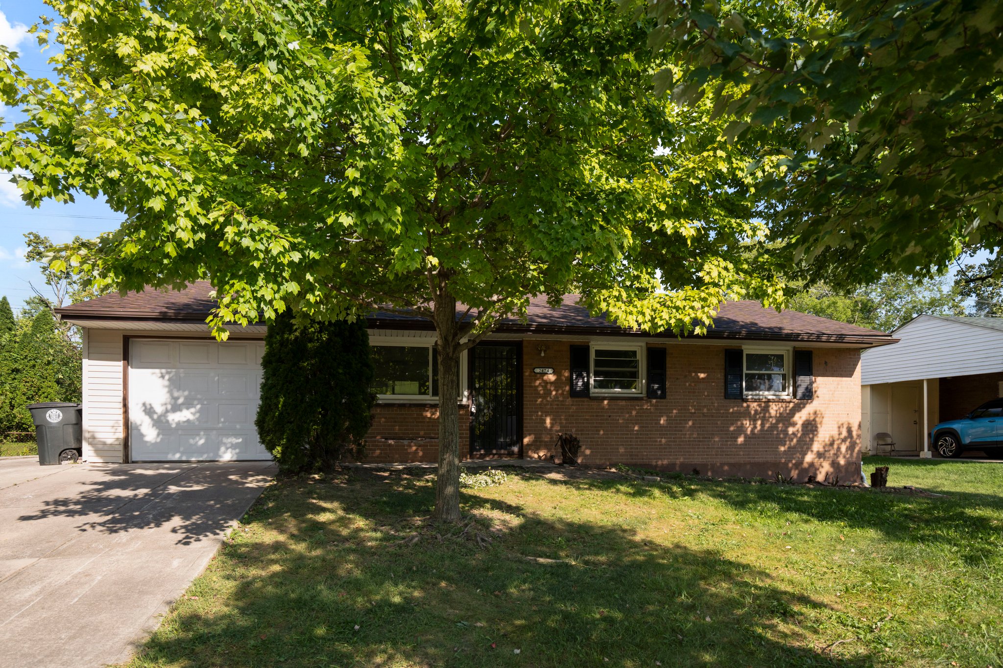 Dayton House: 2474 Thornton Dr