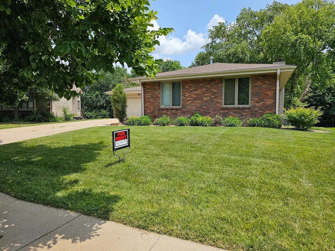 Lincoln House: 5212 Bison Dr