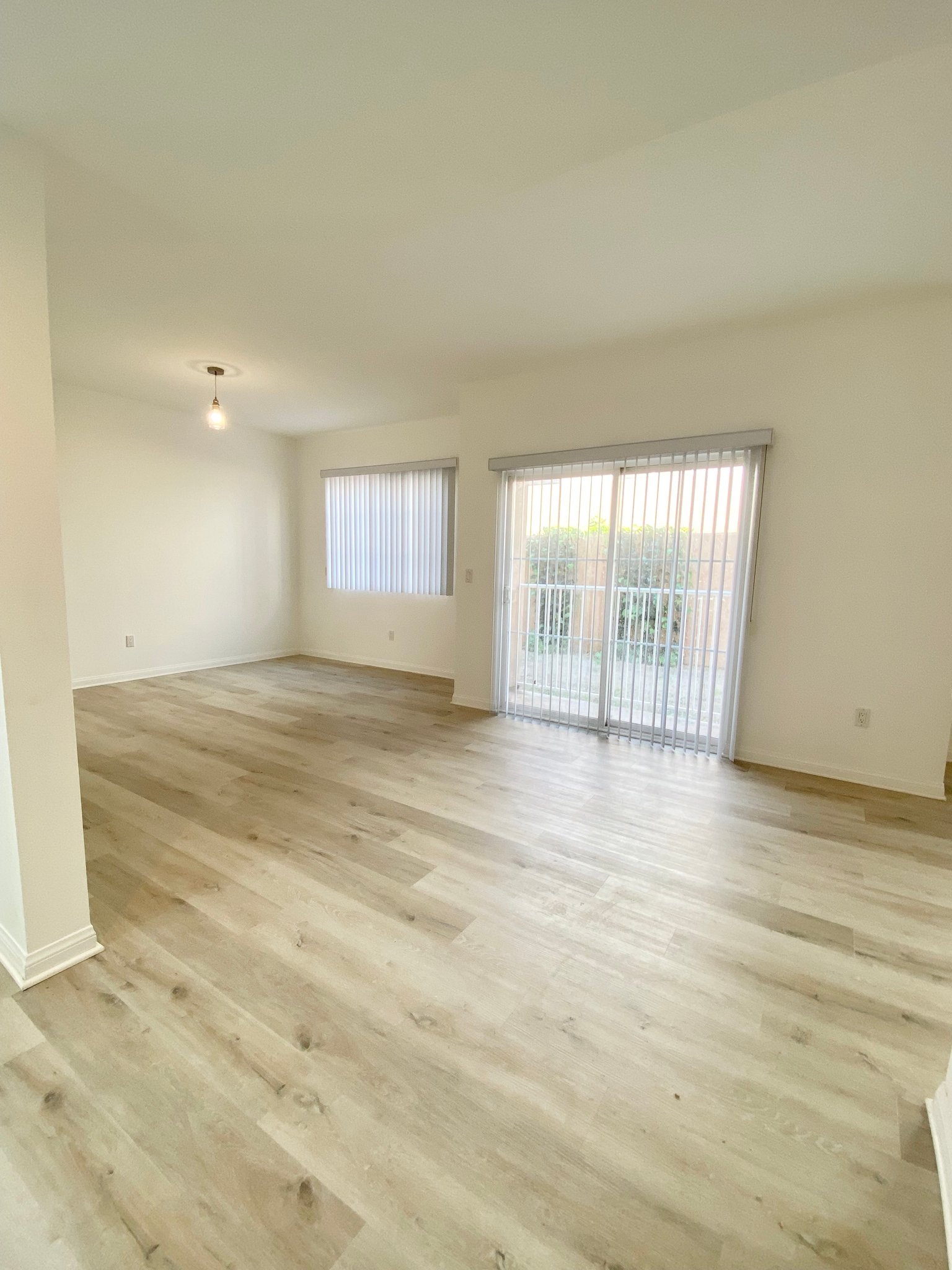 Panorama City Apartment: 9731 Vesper Ave