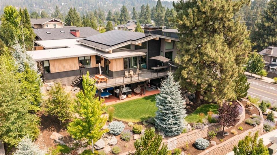 Bend House: 2083 NW Lemhi Pass Dr