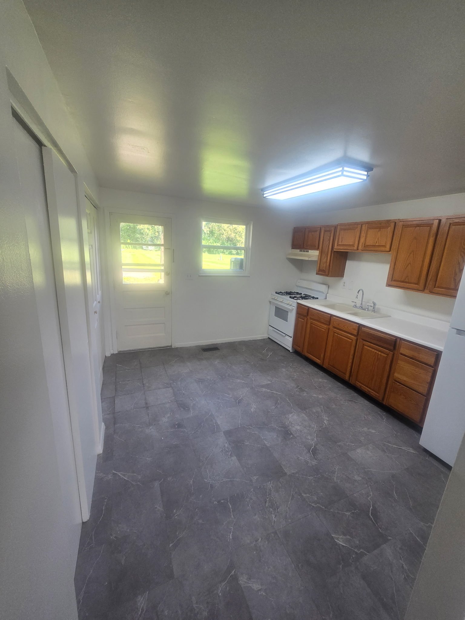 Enon Apartment: 3644-3650 Charlotte Dr.