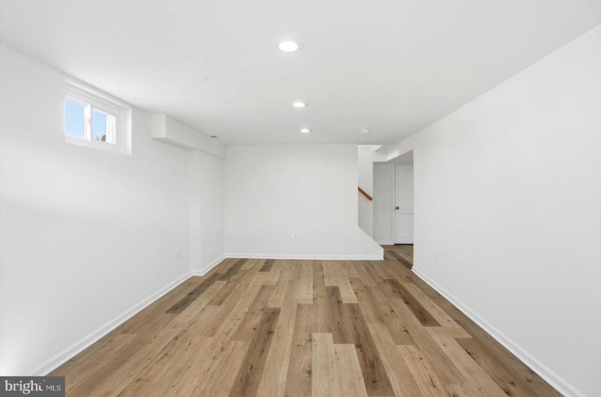 Glen Burnie House: 36 Mapledale Ave