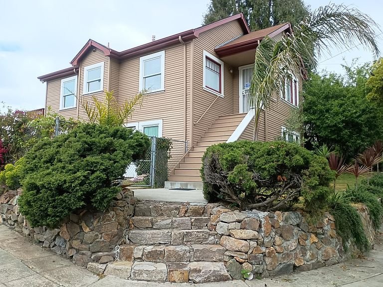 Oakland House: 3351 Morcom Ave