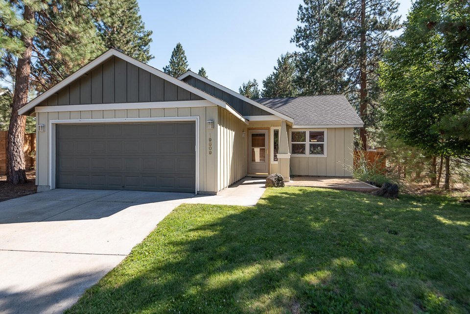 Bend House: 19809 Decoy Ct
