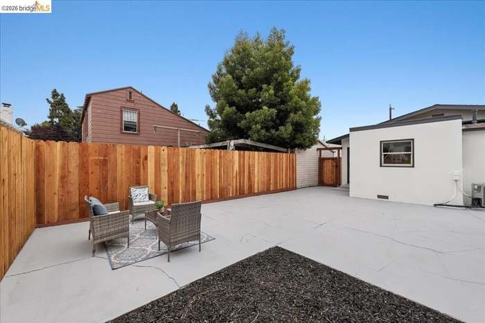 Oakland House: 3350 Brookdale Ave