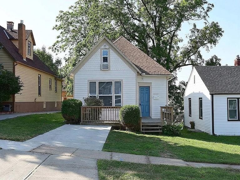 Omaha House: 4529 Charles St