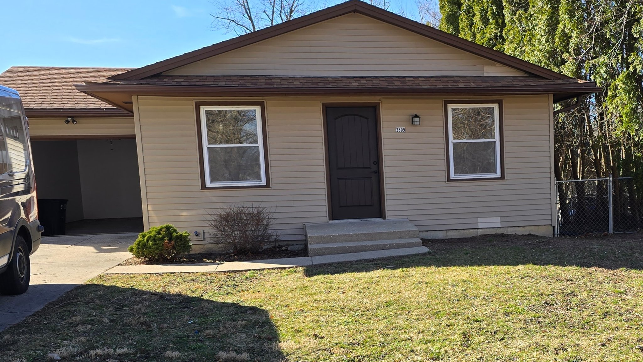 Rockford House: 2809 19th St, Rockford, IL 61109