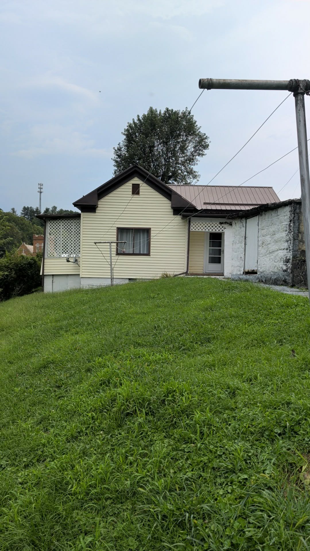 Farmington House: 3203 Willey Ave