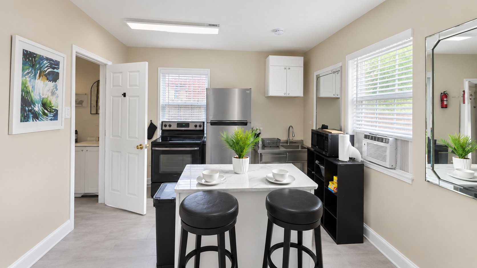 Macon Apartment: 322 Pio Nono Ave
