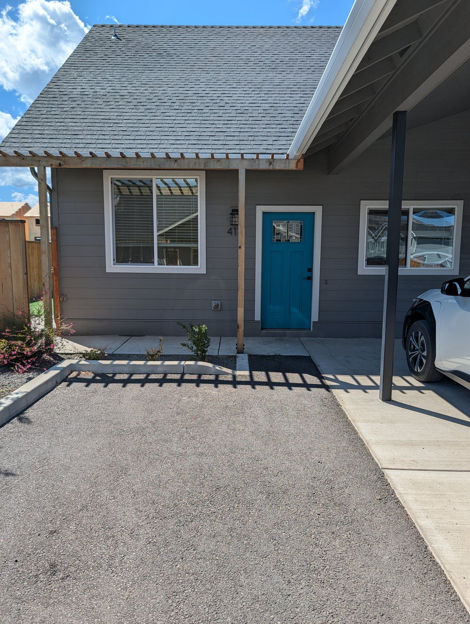 Talent Townhome: 412 Azalea Court