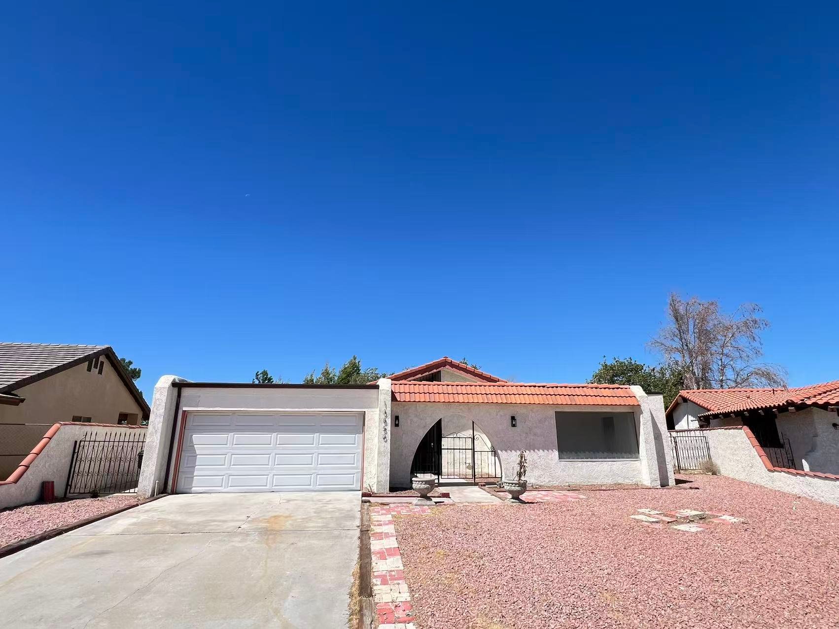 Victorville House: 13850 Dahlgren Dr
