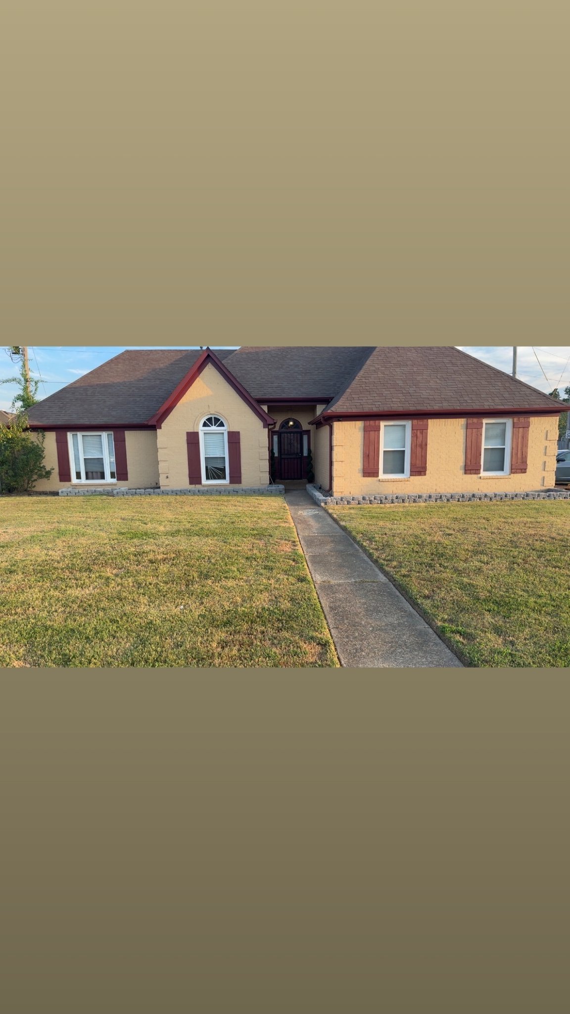Cordova House: 9289 Chimneyrock Blvd