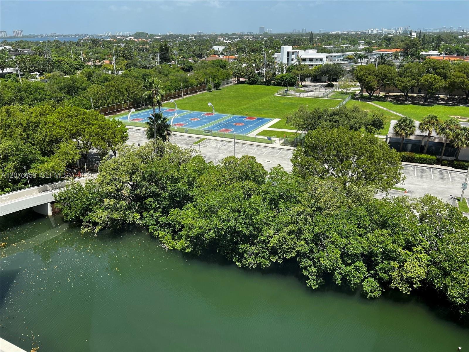 MIAMI BEACH Condo: 7441 Wayne Ave