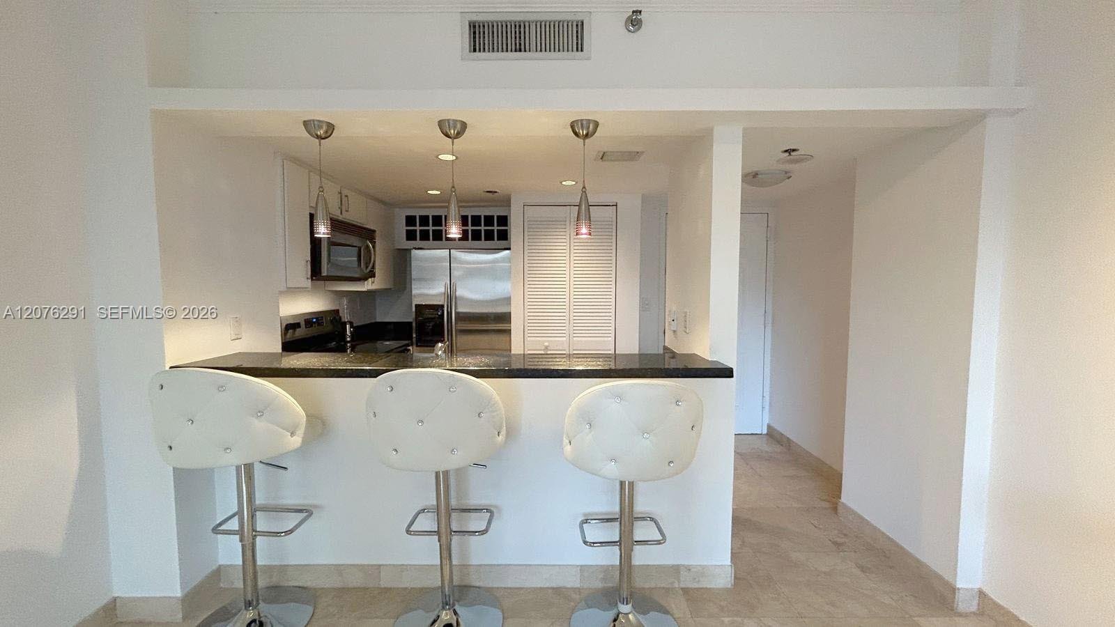 MIAMI Condo: 540 Brickell Key Dr