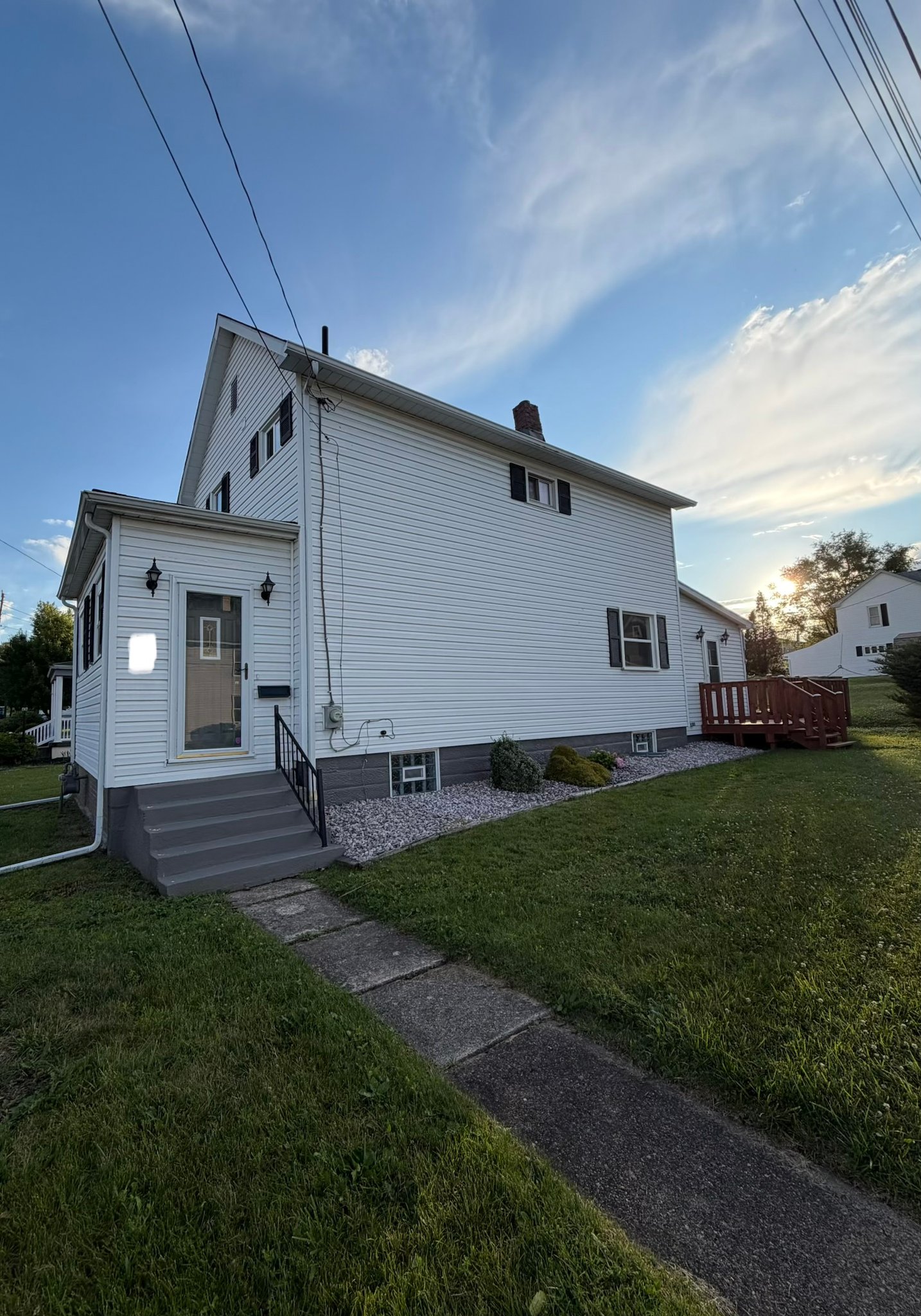 Derry House: 300 W Owens Ave