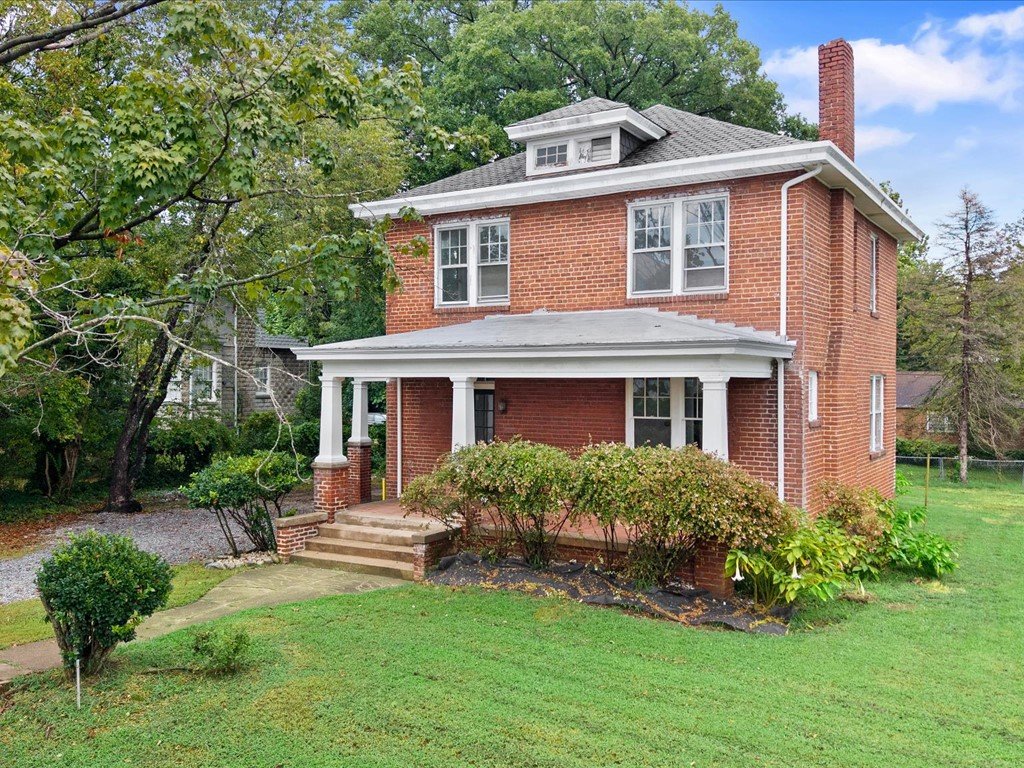 Richmond House: 2701 Barton Avenue