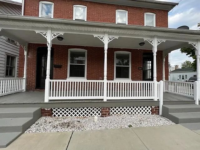 Gettysburg House: 159 N Stratton Street