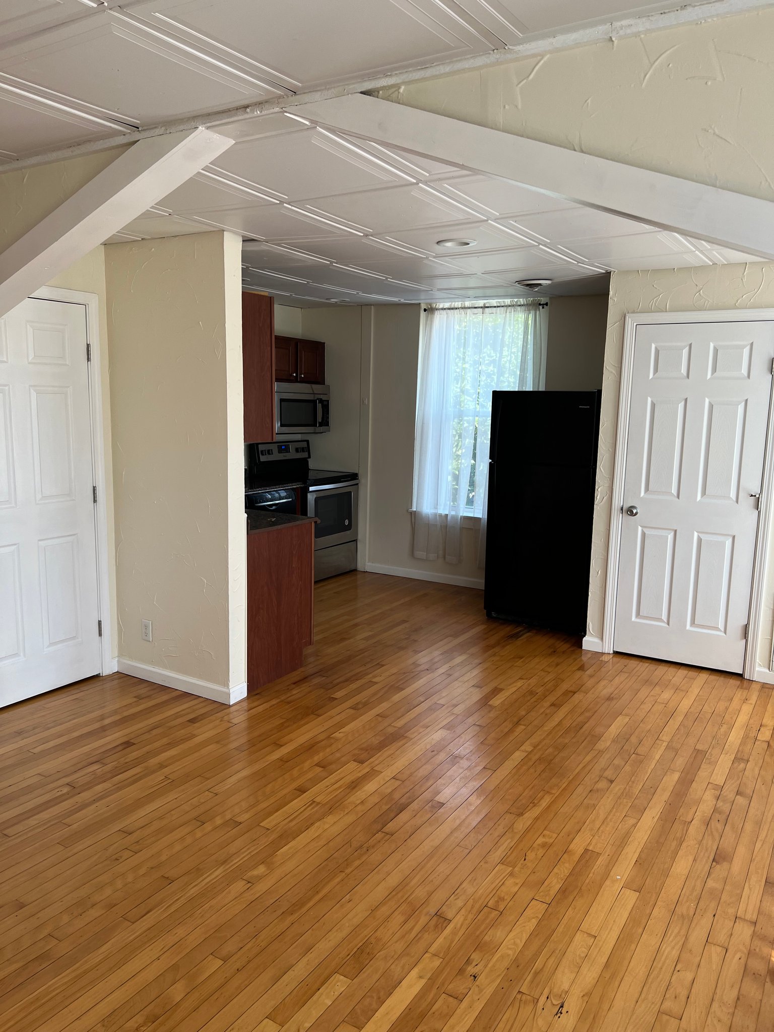 Southgate Apartment: 4 E Walnut St.,