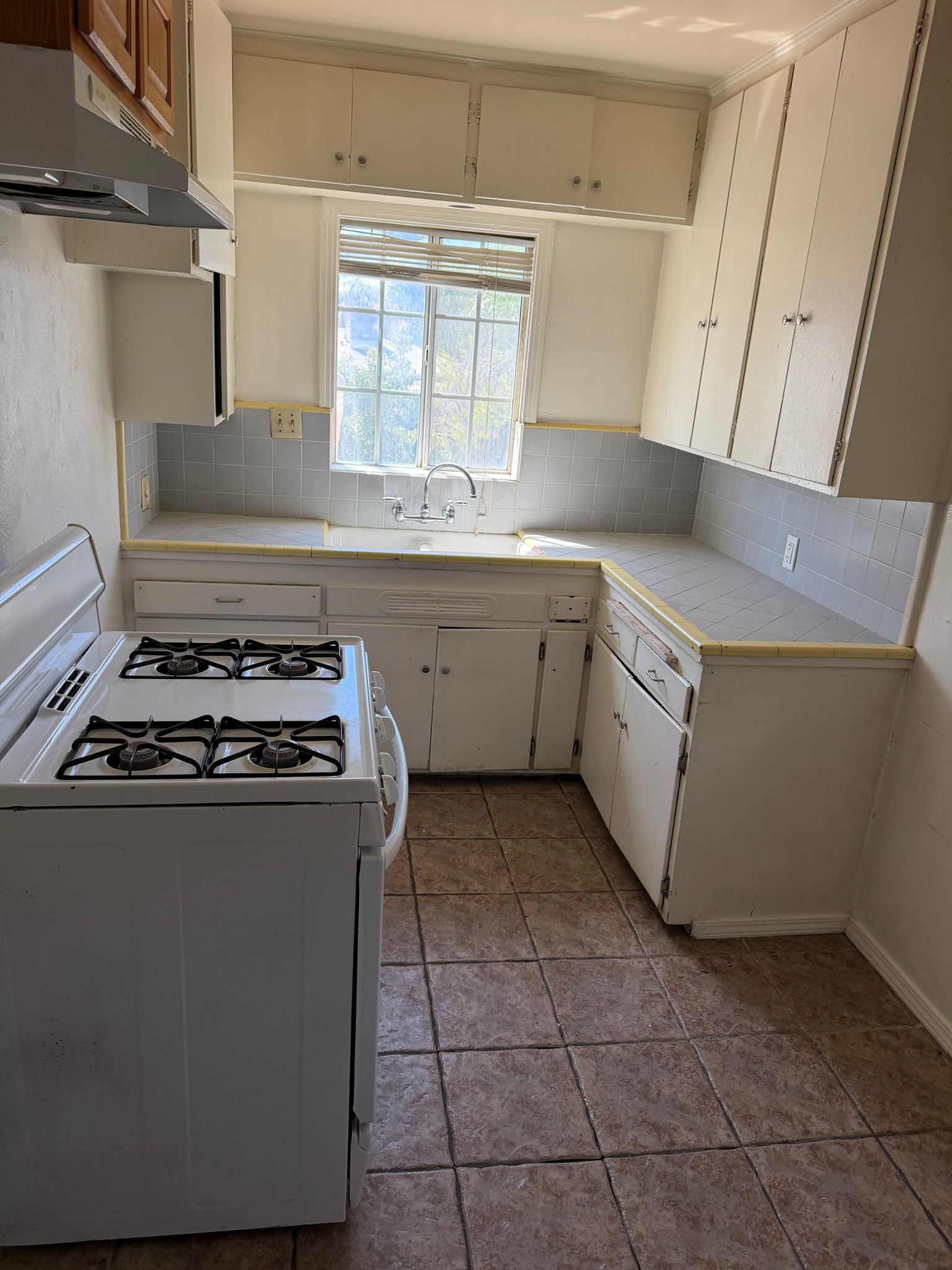 Bakersfield Apartment: 917 Chester Pl