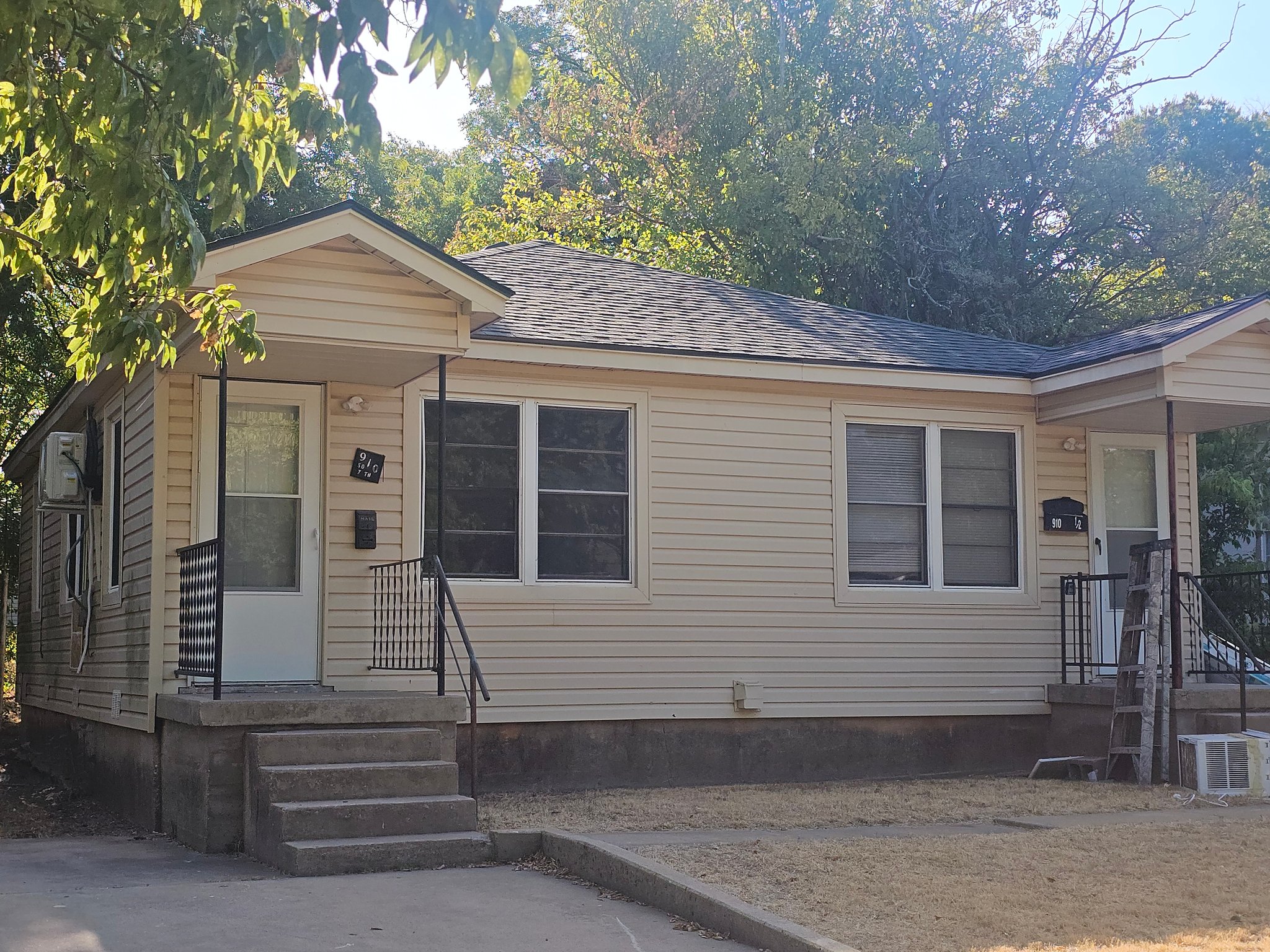 Lawton House: 910 SW 7th ST.
