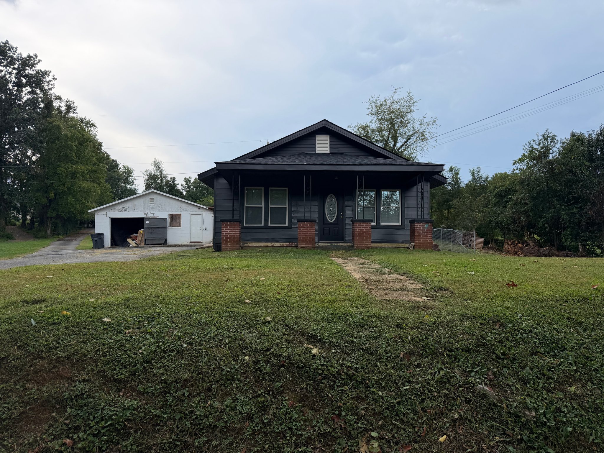 Johnson City House: 303 Cedar Grove Rd