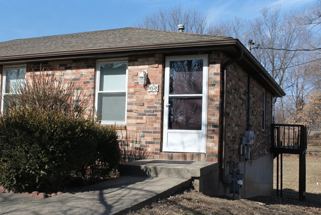 Kansas City Townhome: 5608 NE Barnes Ave