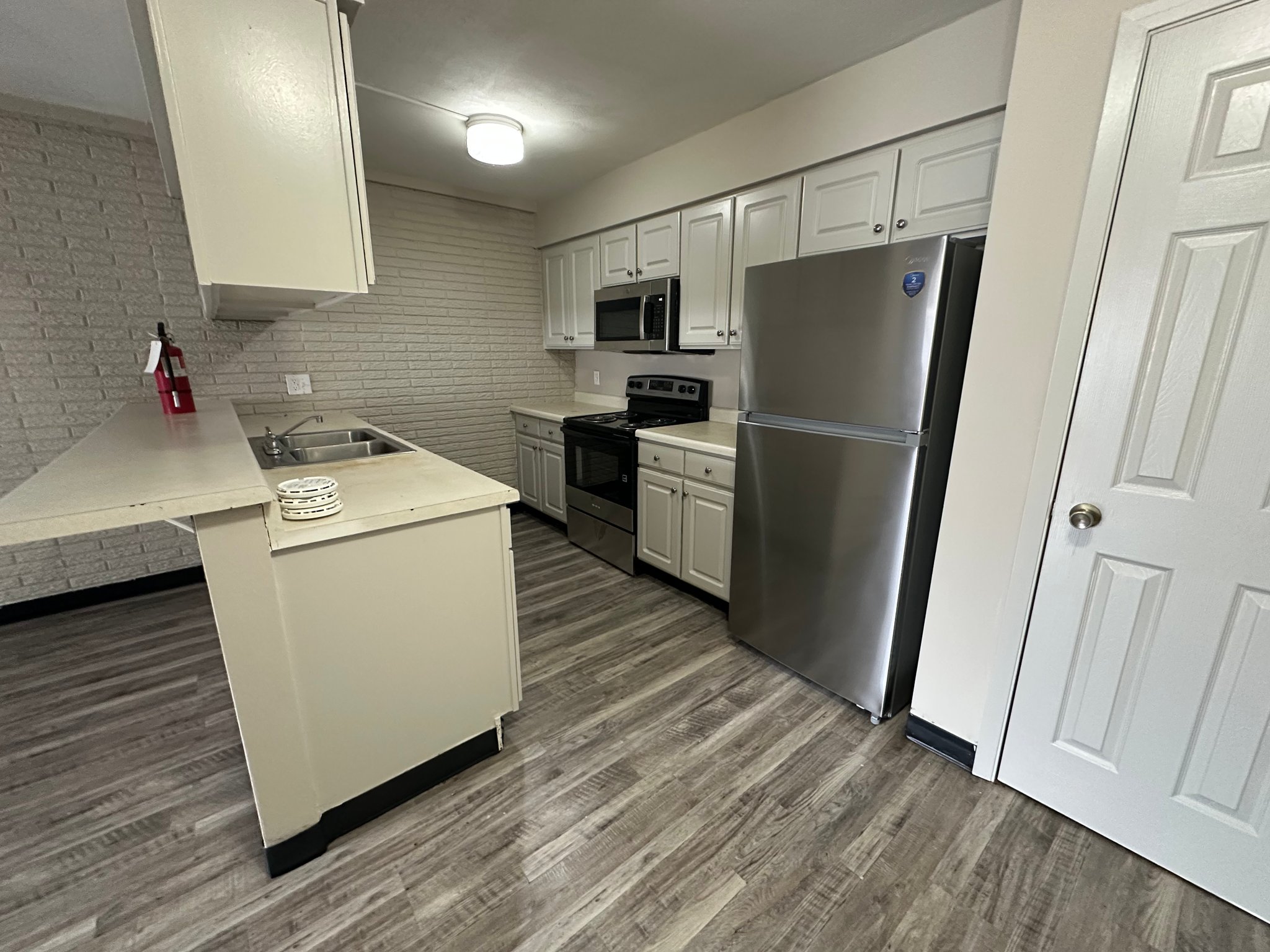 Coralville Apartment: 911 22nd Ave