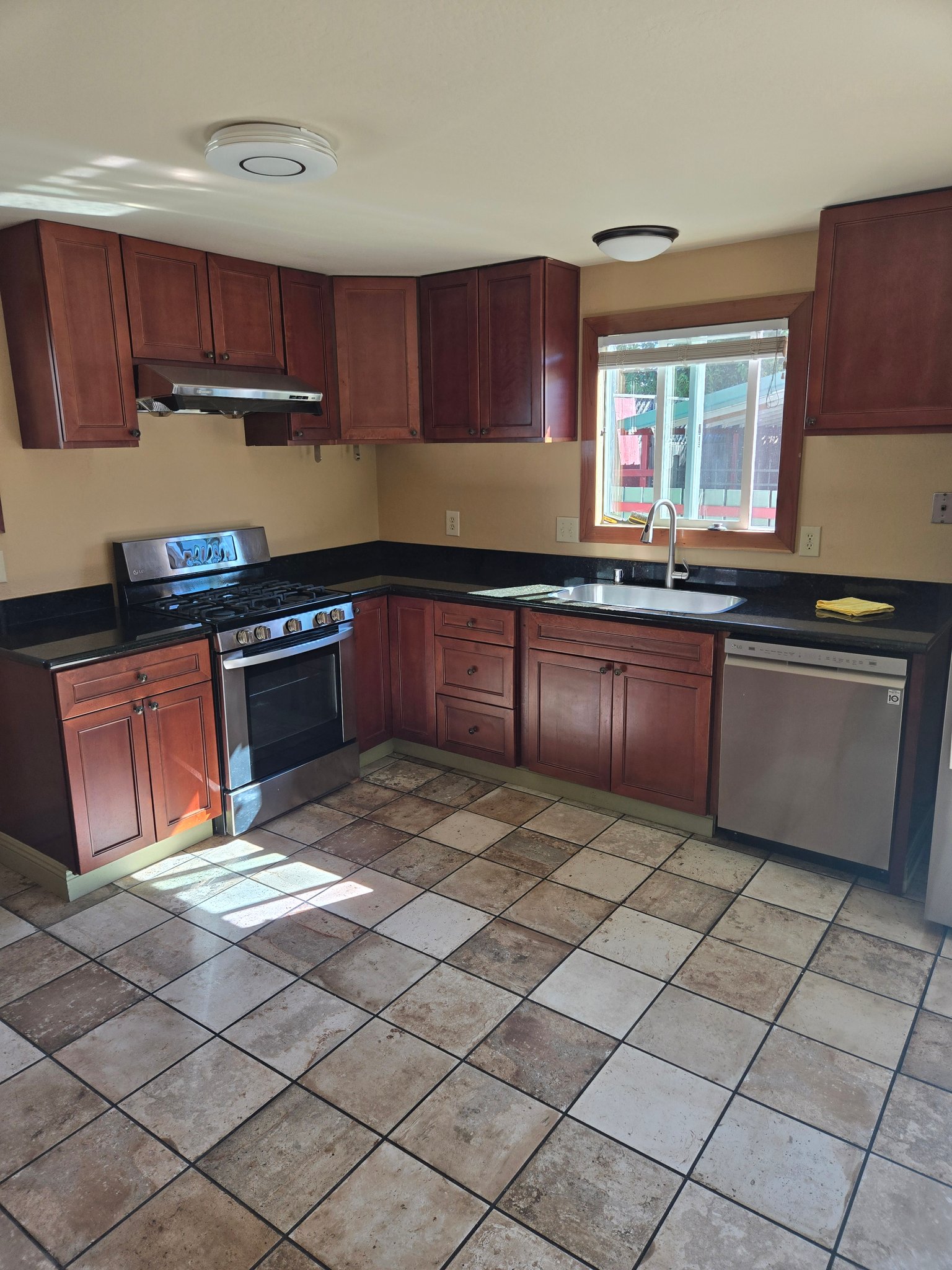 Santa Rosa Apartment: 1214 Morgan st.