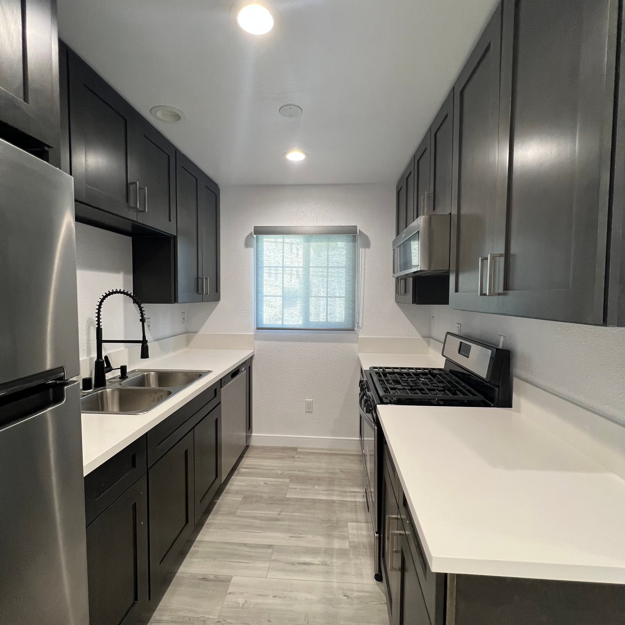 Los Angeles Apartment: 900 West College Street