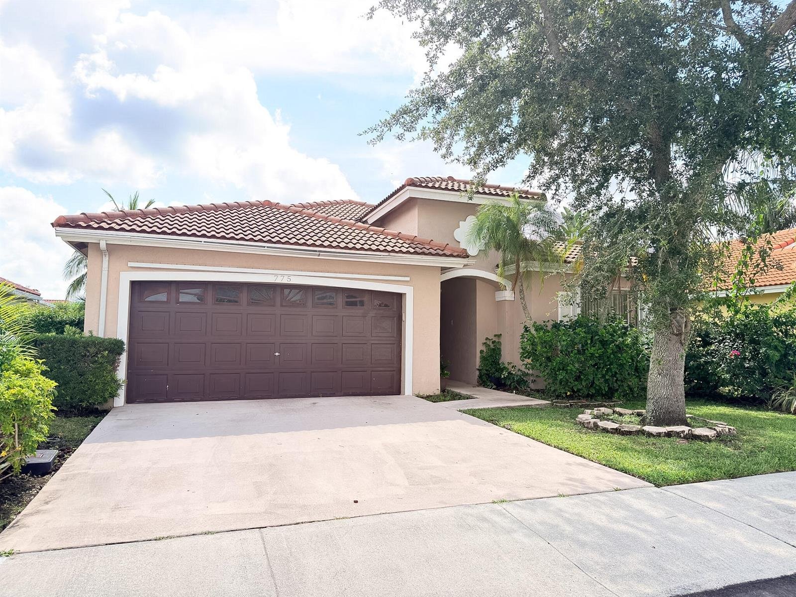 PEMBROKE PINES House: 775 NW 165th Ave