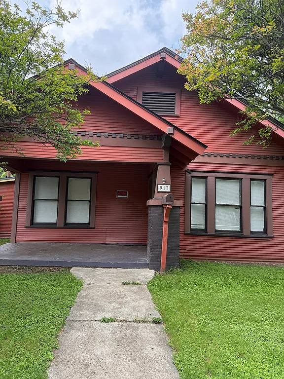 Dallas House: 917 N Windomere Ave