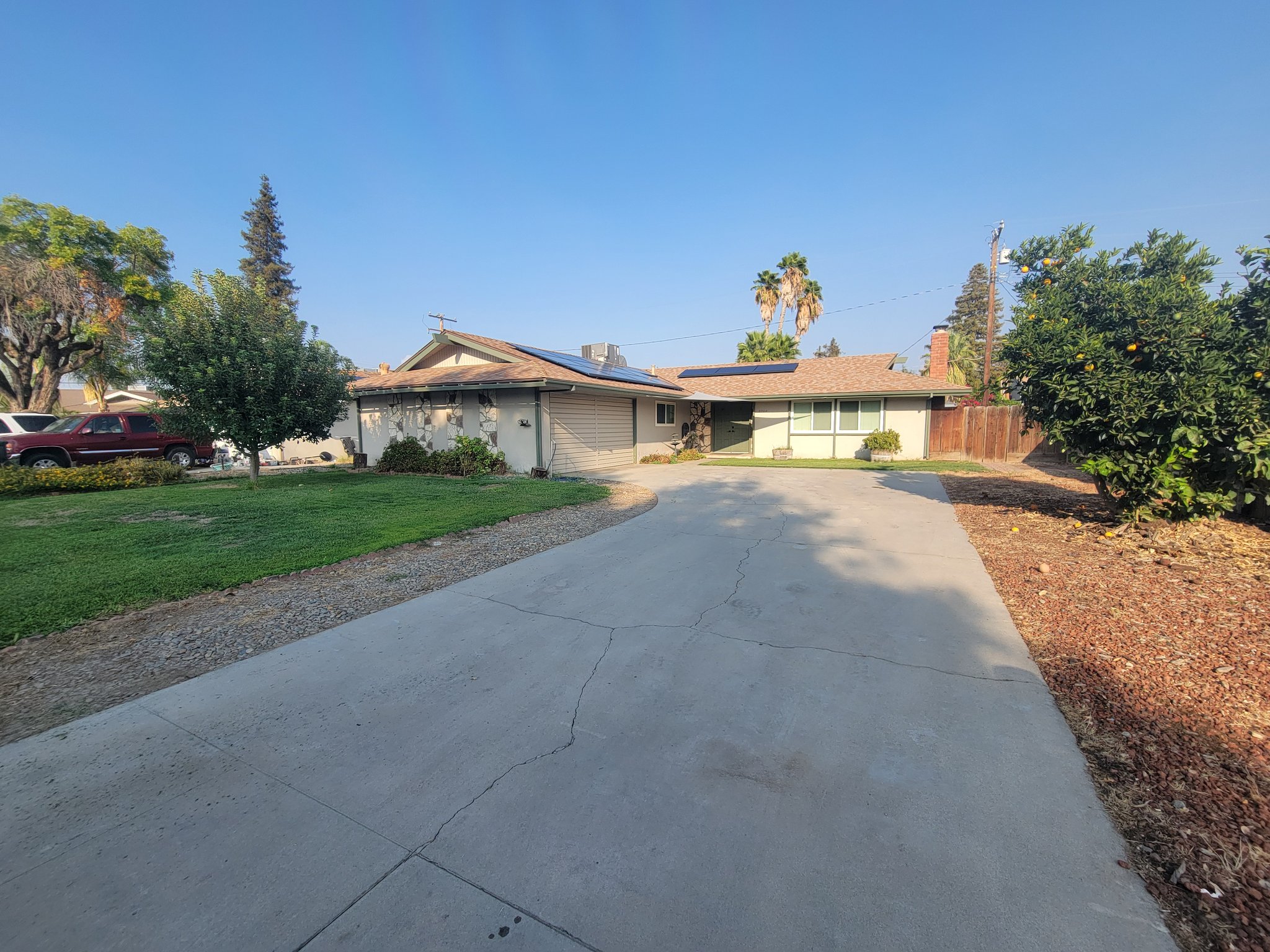 Visalia House: 2704 S Fairway Ct