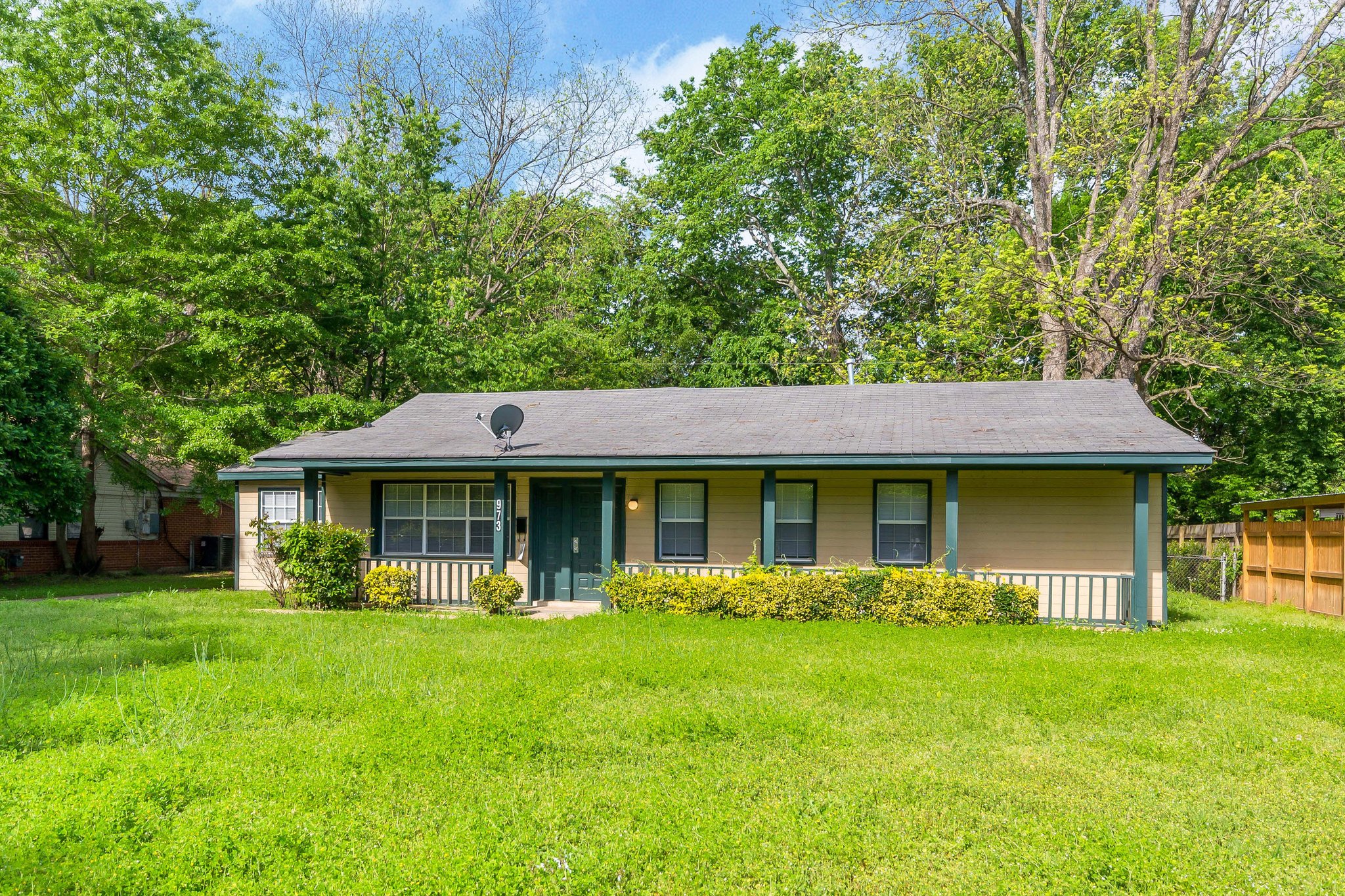 Montgomery House: 973 Parkwood Court