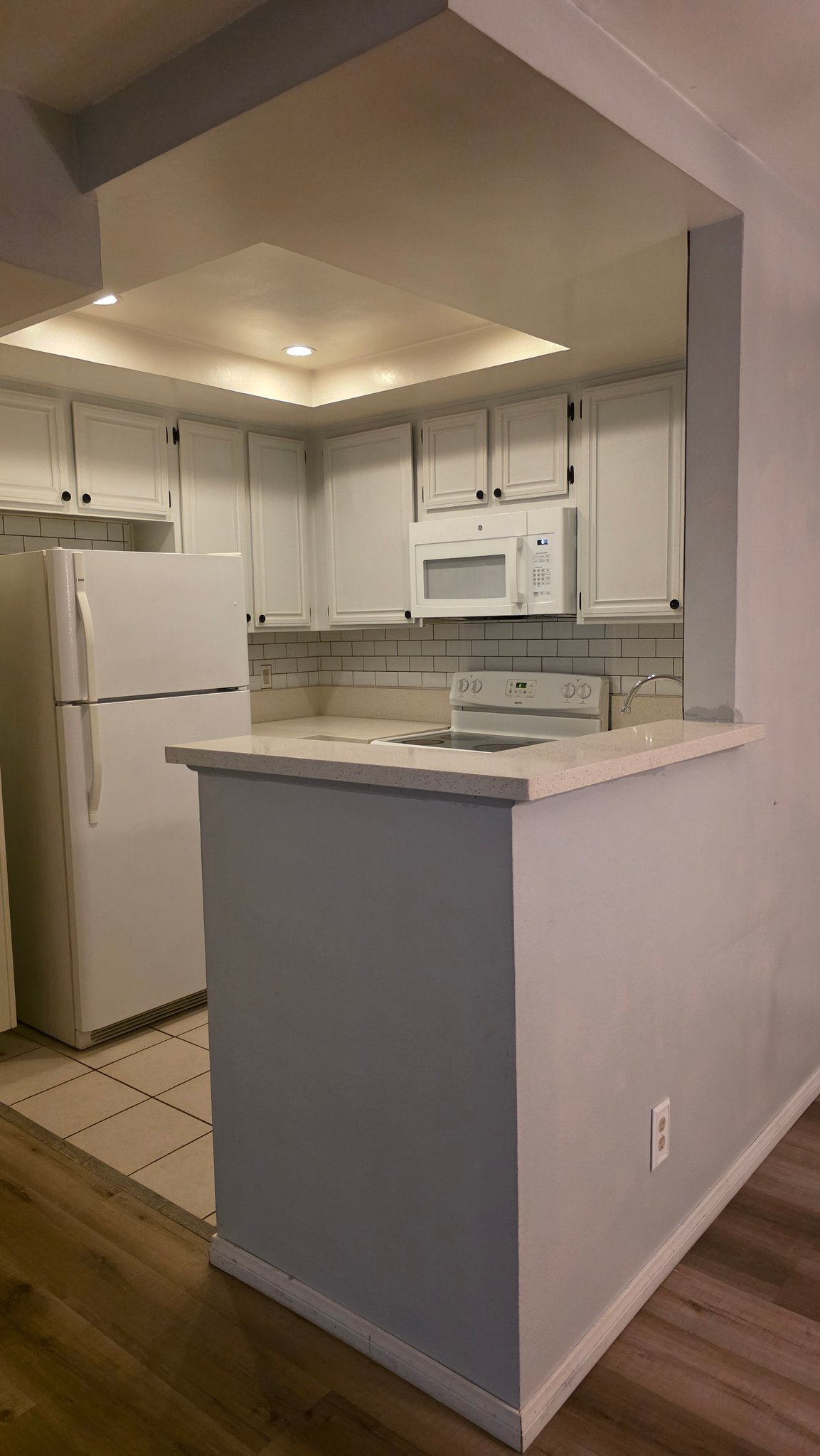 Woodland Hills Condo: 22100 Burbank Blvd