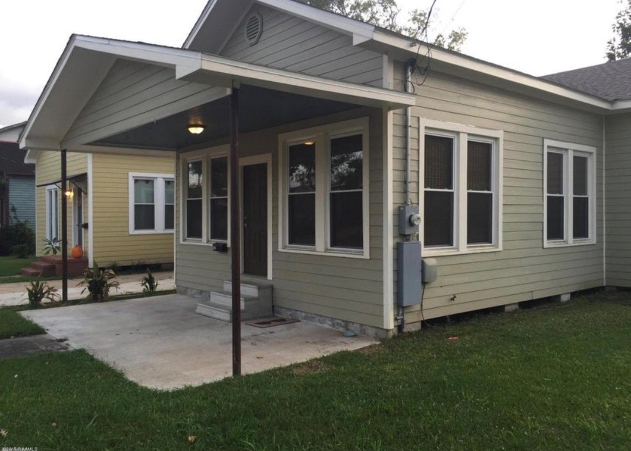 Lafayette House: 200 E Cypress St