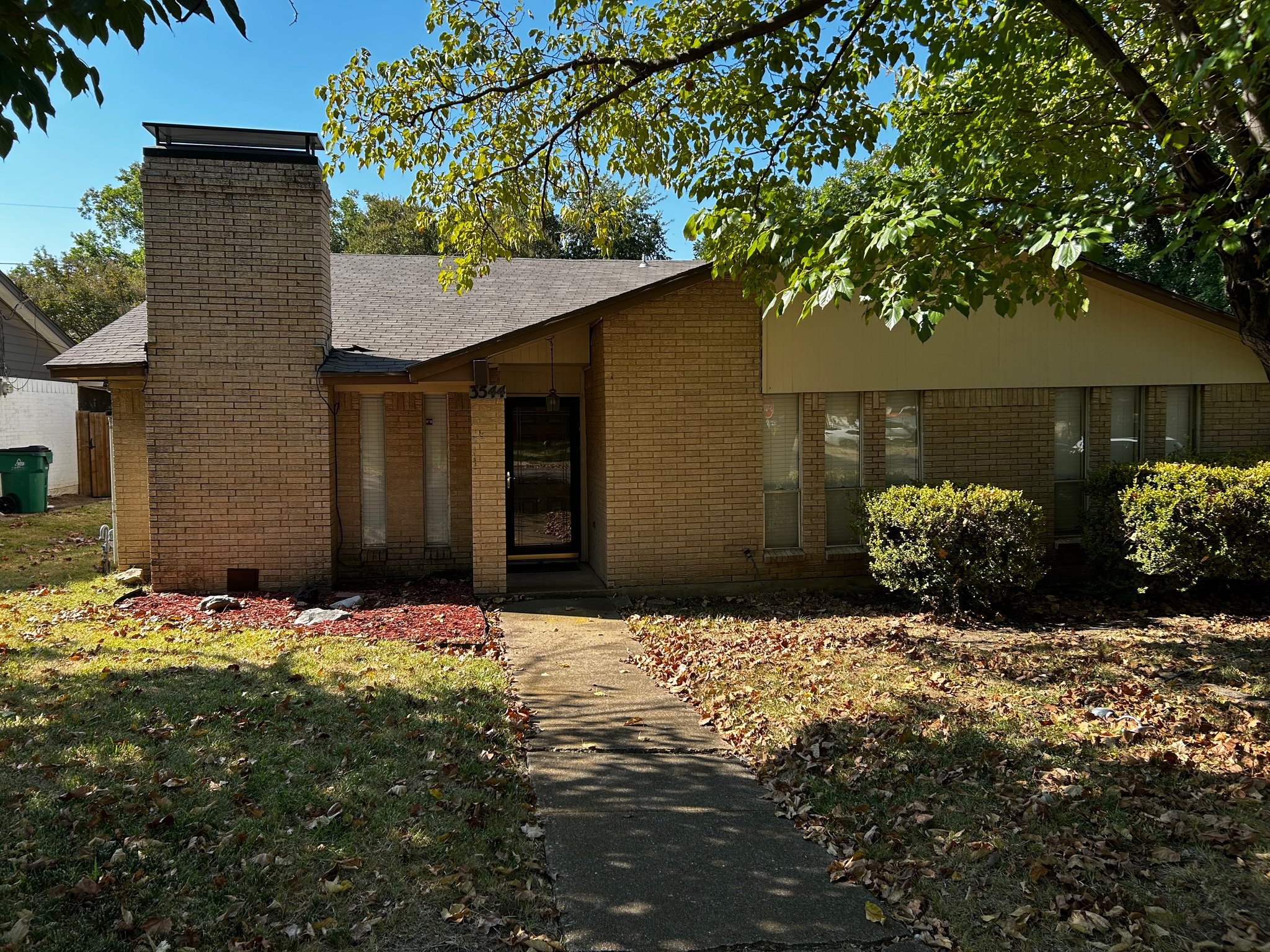 Irving House: 3544 Esplendor Ave